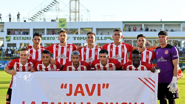 el homenaje de estudiantes a javier altamirano en la previa con defensa y justicia