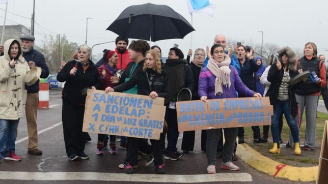 los platenses se hartaron de edelap y cortaron los caminos centenario y belgrano
