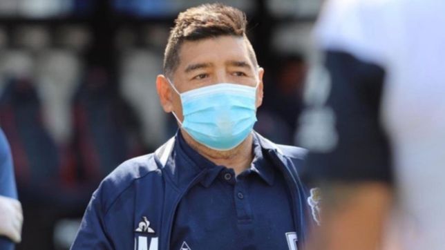 los detalles de la salud de maradona: ¿estara en el banco para el debut de gimnasia?
