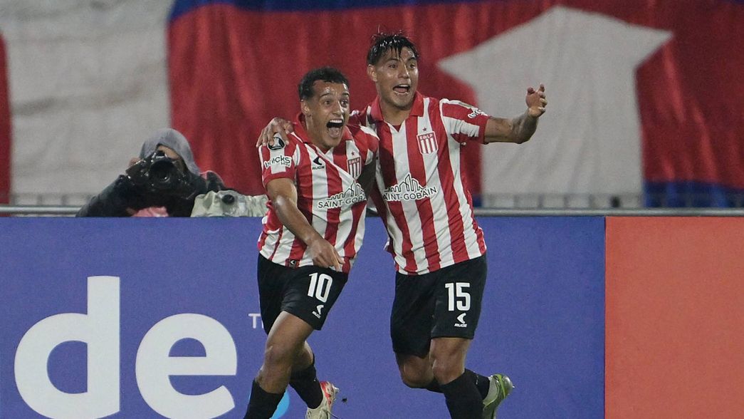 ¿Qué día es la vuelta entre Estudiantes y Cerro Porteño y cómo se define la serie?