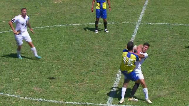 la tremenda patada al pecho de un ex estudiantes en la copa organizada por el kun agüero