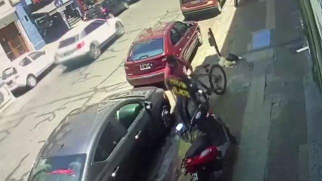 robo relampago en el centro de la plata: asi se llevaron una bici en 6 y 48