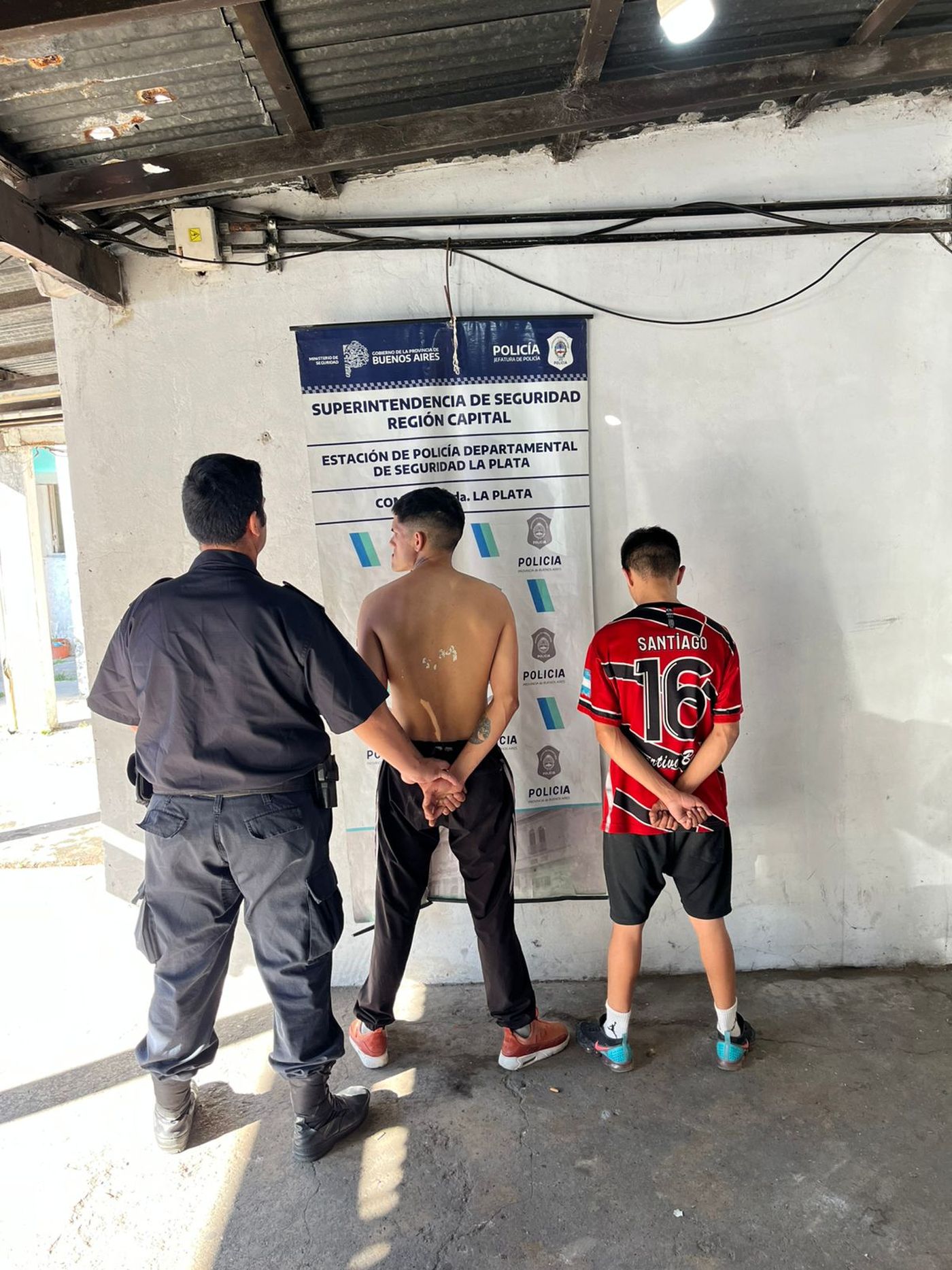 Una pelea callejera en la zona del Bingo de La Plata deriv&oacute; en disturbios con la Polic&iacute;a y cinco trapitos quedaron detenidos