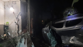 un adolescente murio tras volcar su auto e incrustarse contra una casa un adolescente murio tras volcar su auto e incrustarse contra una casa