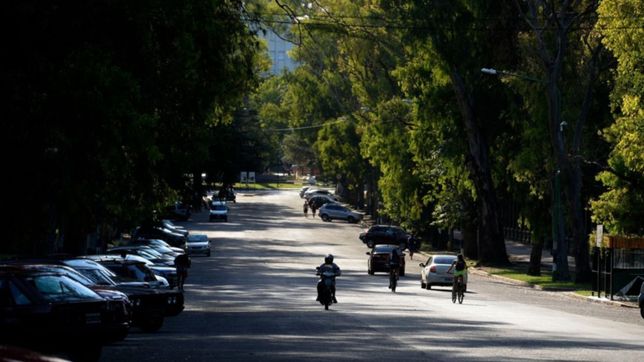 con el primo de rene favaloro presente, el concejo deliberante le puso su nombre al paseo del bosque