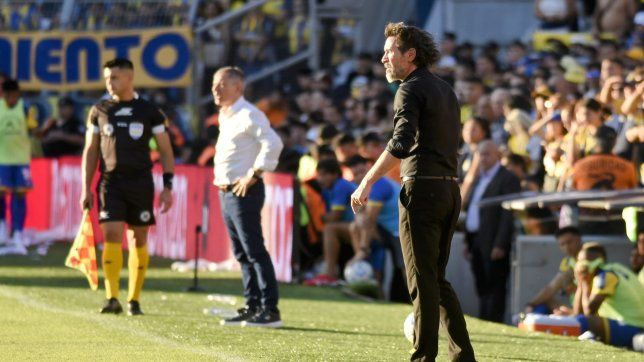 las duras criticas de eduardo dominguez y todo estudiantes al arbitraje luego de la eliminacion
