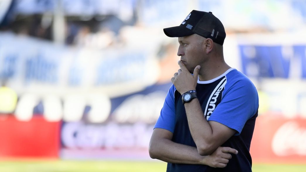 Así se fue del estadio Diego Flores tras dejar de ser el DT de Gimnasia