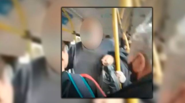 video: asi bajaron de un micro de la plata a un hombre que acoso a una mujer