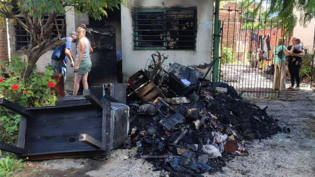 lanzan una campana para reunir fondos tras el incendio que destruyo una casa en san carlos