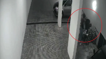 Denuncian un nuevo robo de la pareja que tiene en vilo a los vecinos del centro de La Plata