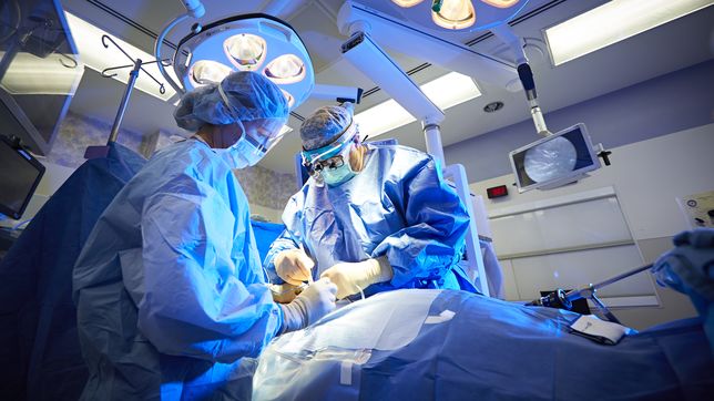 comenzaron a suspender cirugias programadas en hospitales publicos de toda la region