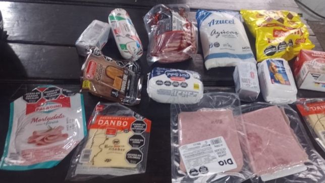 Caen tres mecheras por robar quesos y fiambres de un supermercado de La Plata