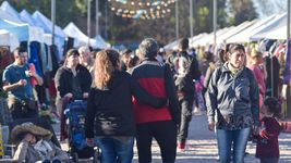 con cuenta dni y mas de 200 puestos, reabre el paseo de compras meridiano v con cuenta dni y mas de 200 puestos, reabre el paseo de compras meridiano v