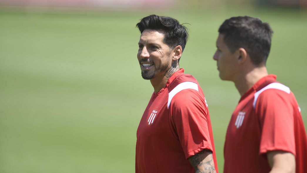 ¿Qué falta para que Estudiantes anuncie la continuidad de José Sosa?