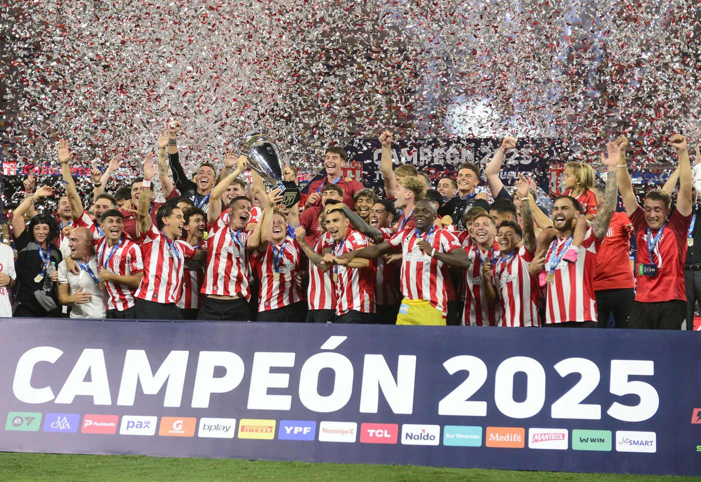 El festejo por el Torneo Clausura en Santiago del Estero. El festejo por el Torneo Clausura en Santiago del Estero.