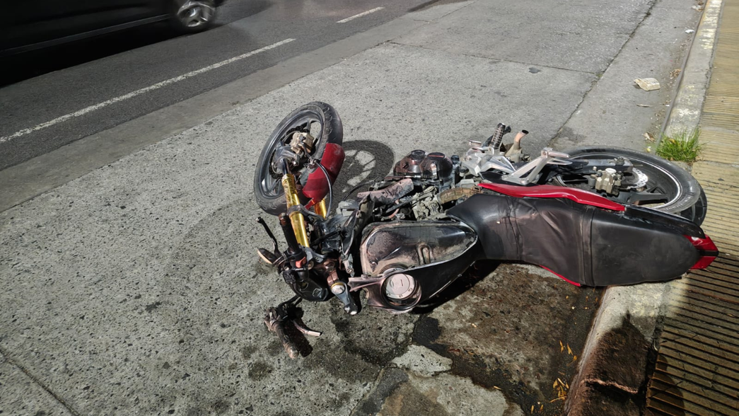 Otro motociclista murió en La Plata tras chocar con su moto en el Camino Centenario
