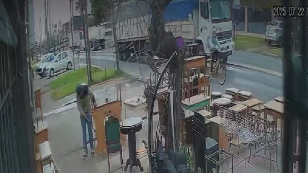 Localizaron al chofer del camión que atropelló y mató a un ciclista en Los Hornos