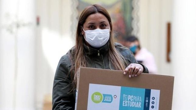 se entregaron tablets y notebooks a estudiantes de la unlp