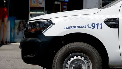 Ataron y robaron a un matrimonio en Gonnet mientras se preparaban para merendar
