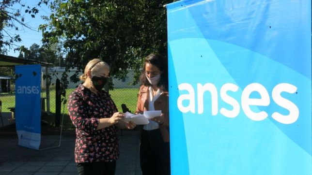 jubilaciones, salario familiar y auh: quienes cobraran el aumento de anses en la plata