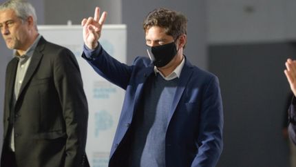 Axel Kicillof entregó créditos del programa Casa Propia para familias de La Plata