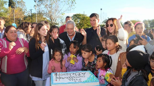 julio alak participo del 115° aniversario de etcheverry y anuncio 30 cuadras y 2.000 luminarias nuevas