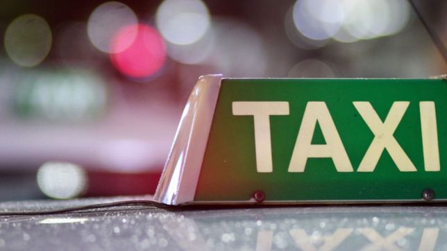 denuncian salvaje ataque a un taxista: lo golpearon para robarle y escaparon