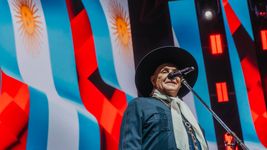 el chaqueno palavecino vuelve a la plata para celebrar sus 40 anos de musica: el pais siempre canto folklore el chaqueno palavecino vuelve a la plata para celebrar sus 40 anos de musica: el pais siempre canto folklore