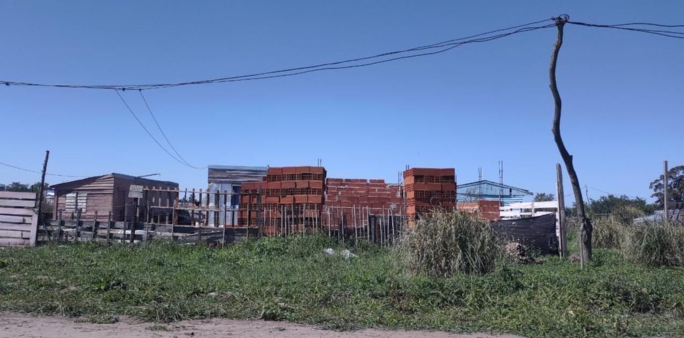 Casa de material en la toma de Los Hornos