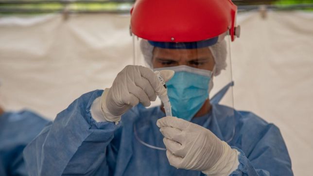 las muertes por covid-19 en argentina bajaron un 42,8% con respecto a la semana pasada