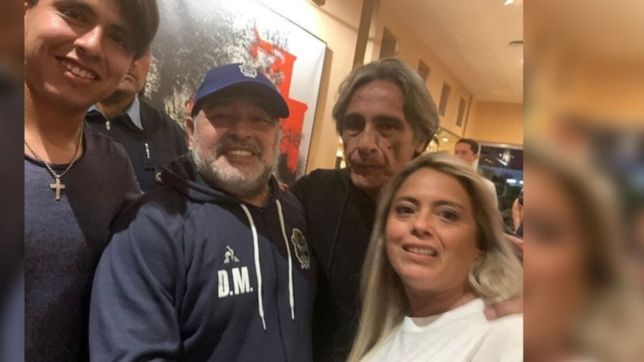gimnasia: emotivo reencuentro de diego maradona con una ahijada a la que no veia hace 15 anos