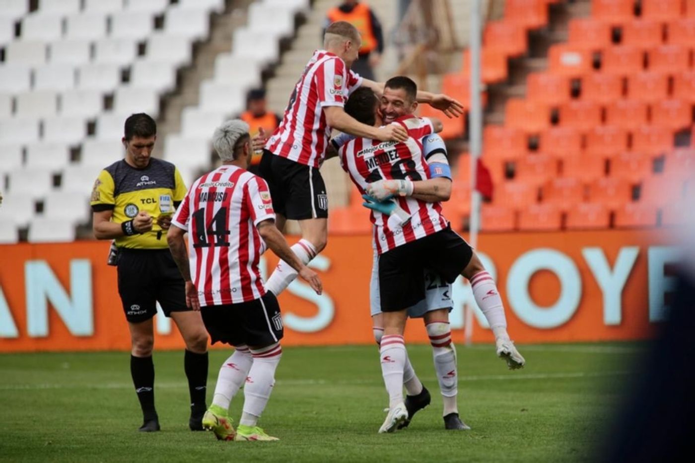 Estudiantes festejo Copa Argentina.jpg