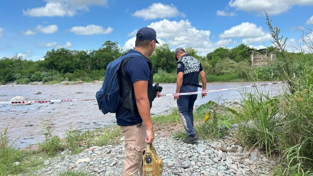 hallan muerta a una nena de 7 anos a orillas del rio y detienen a su madre