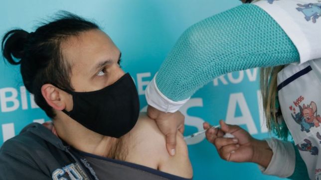 los mayores de 45 anos ya pueden recibir la vacuna sin turno