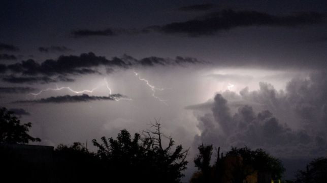clima en la plata: con lluvias y tormentas, el fin de semana largo llega cargado de agua a la plata