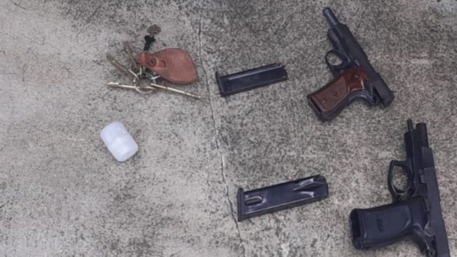 detuvieron a un policia en un control en la plata y termino preso por llevar armas sin declarar