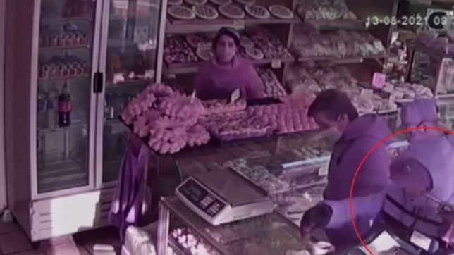 video: asi robaron en una panaderia de la plata y se llevaron la caja en 15 segundos
