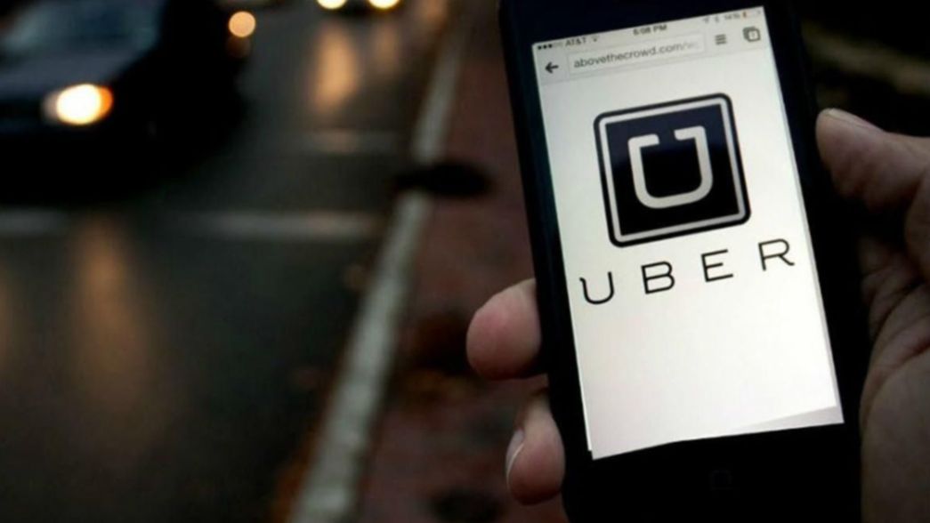 Los taxistas platenses, resignados por UBER: “Van a terminar ganando ellos”