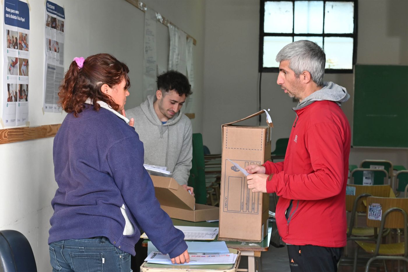 Hubo baja participación en las elecciones legislativas y los principales espacios políticos aguardan los resultados oficiales con expectativa