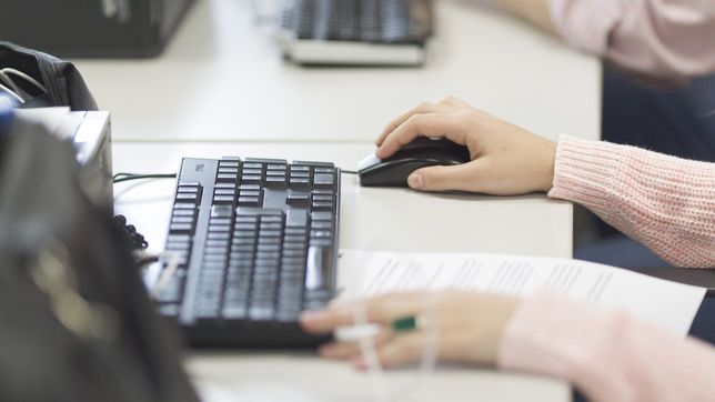 provincia oferto 13,5% de aumento salarial para los estatales