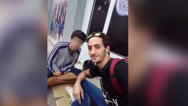 solidaridad y emocion en las redes: vive en la calle y buscan la manera de ayudarlo