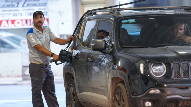 ypf se mantiene firme y asegura que los combustibles no subiran pese a la escalada del petroleo