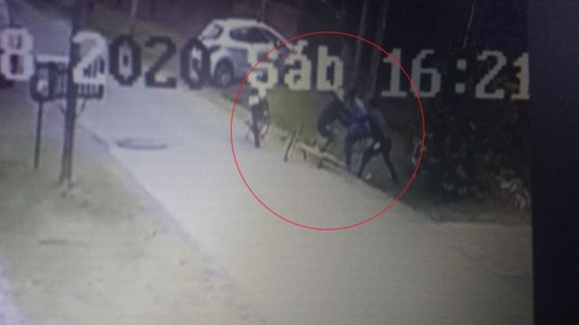 terror en la plata: dos ladrones sorprendieron a un ciclista y lo atacaron para robarle