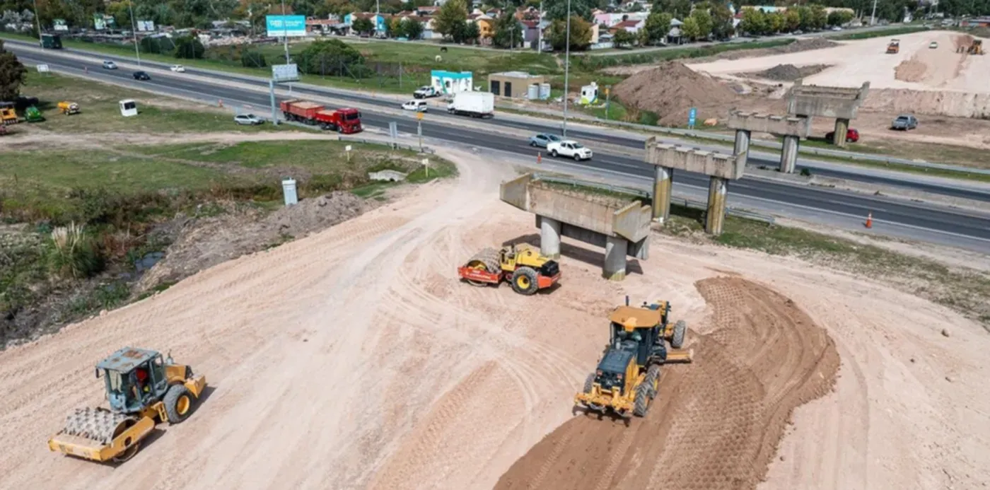 La bajada de la Autopista en 520 es uno de los proyectos que aparecen en el acta firmada por Julio Alak con la UNLP