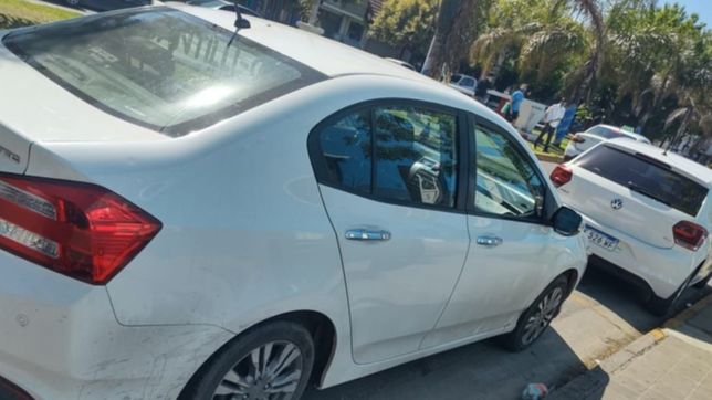 de pelicula: iban armados por la plata y uno se tiro de un auto en movimiento para escapar