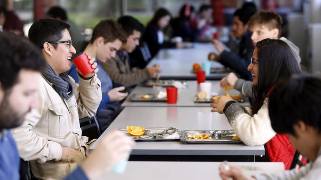 el comedor universitario de la unlp reabrio sus puertas con gran asistencia