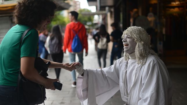 la estatua viviente de la plata logro repatriar el cuerpo de su hija fallecida en colombia