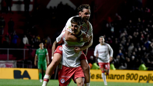 mineiro y cruzeiro pusieron la mira en alanlescano y el lobo ya hace numeros