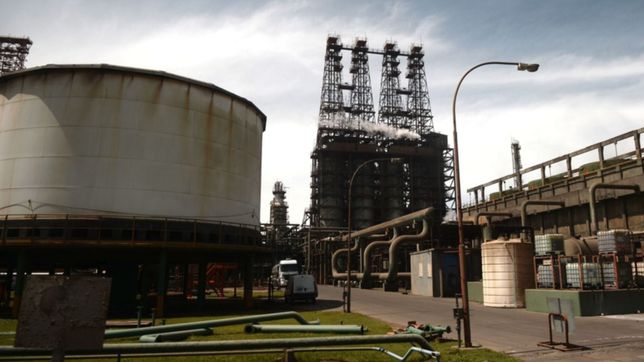 descubrieron un multimillonario robo de petroleo en un oleoducto que llega a la plata