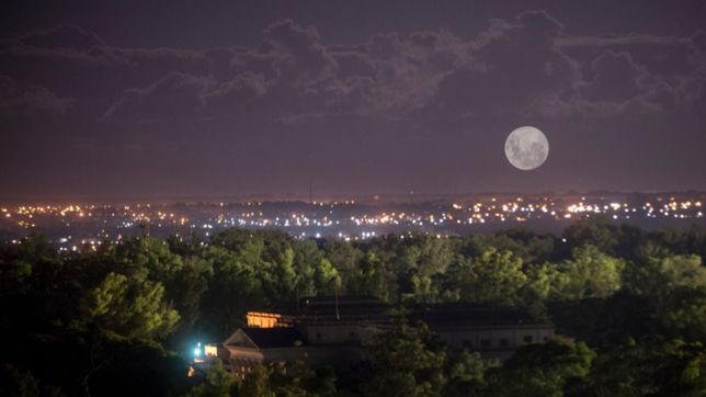 ¿cuando y como se podra ver en la plata el eclipse de luna?